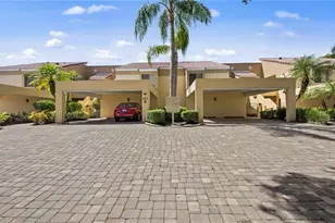 577 Beachwalk Cir, Naples, FL 34108 - Photo 27