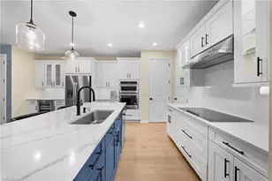 13005 Pembroke Dr, Naples, FL 34105 - Photo 7