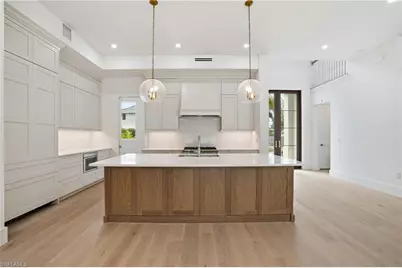 732 12th St N, Naples, FL 34102 - Photo 3