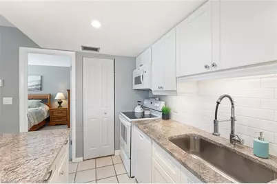 240 Palm Dr #48-1, Naples, FL 34112 - Photo 7