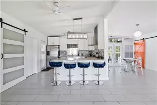 1712 Harbor Ln, Naples, FL 34104 - Photo 5