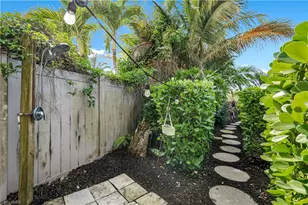 1712 Harbor Ln, Naples, FL 34104 - Photo 17