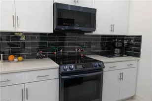 7510 Rockefeller Dr, Naples, FL 34119 - Photo 7