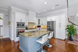 775 Broad Ct N, Naples, FL 34102 - Photo 3