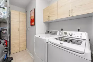 10682 Gulf Shore Dr, Naples, FL 34108 - Photo 27