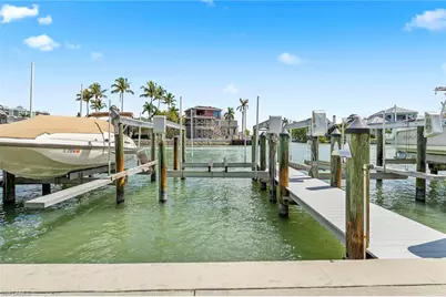 10682 Gulf Shore Dr #C305, Naples, FL 34108 - Photo 5