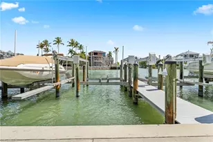 10682 Gulf Shore Dr, Naples, FL 34108 - Photo 5