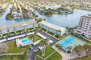 10682 Gulf Shore Dr, Naples, FL 34108 - Photo 45