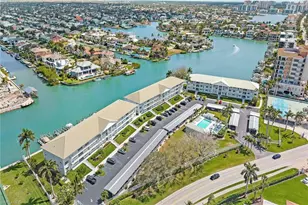 10682 Gulf Shore Dr, Naples, FL 34108 - Photo 37