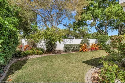 1242 Silverstrand Dr, Naples, FL 34110 - Photo 7