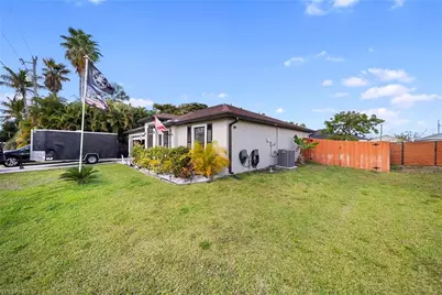 427 NW 3rd St, Cape Coral, FL 33993 - Photo 1