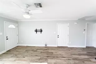 122 Leawood Cir, Naples, FL 34104 - Photo 7