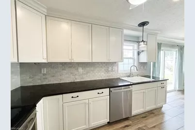 122 Leawood Cir, Naples, FL 34104 - Photo 5