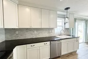 122 Leawood Cir, Naples, FL 34104 - Photo 5