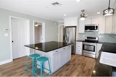 122 Leawood Cir, Naples, FL 34104 - Photo 3