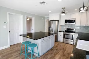 122 Leawood Cir, Naples, FL 34104 - Photo 3