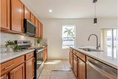 1717 SW 3rd Pl, Cape Coral, FL 33991 - Photo 5