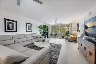 11118 Gulf Shore Dr, Naples, FL 34108 - Photo 3