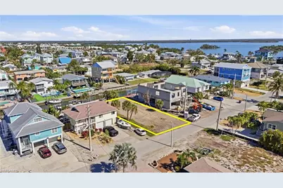 129 Curlew St, Fort Myers Beach, FL 33931 - Photo 3