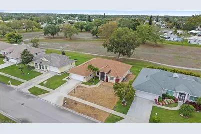 135 Estelle Dr, Naples, FL 34112 - Photo 37