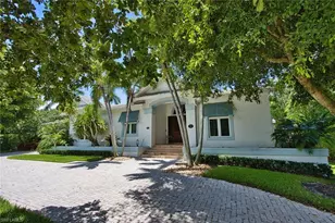 2201 Beacon Ln, Naples, FL 34103 - Photo 3