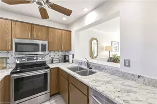 801 River Point Dr, Naples, FL 34102 - Photo 5