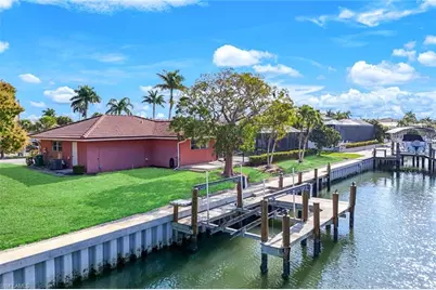 358 Grapewood Ct, Marco Island, FL 34145 - Photo 5