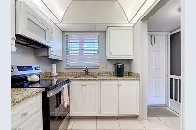 200 Turtle Lake Ct #109, Naples, FL 34105 - Photo 9