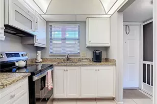 200 Turtle Lake Ct, Naples, FL 34105 - Photo 9