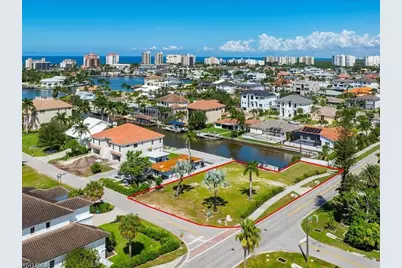 10337 Vanderbilt Dr, Naples, FL 34108 - Photo 5