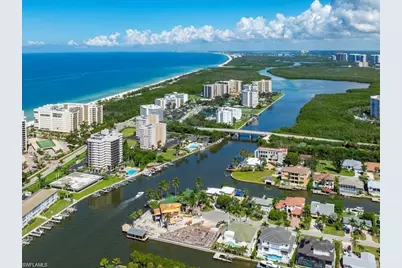 10337 Vanderbilt Dr, Naples, FL 34108 - Photo 9