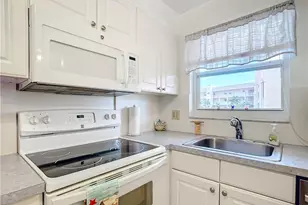 180 Turtle Lake Ct, Naples, FL 34105 - Photo 11