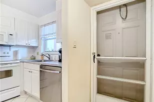 180 Turtle Lake Ct, Naples, FL 34105 - Photo 7