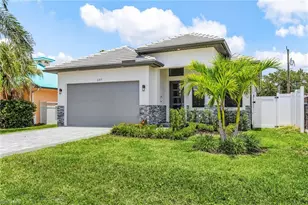 859 108th Ave N, Naples, FL 34108 - Photo 3