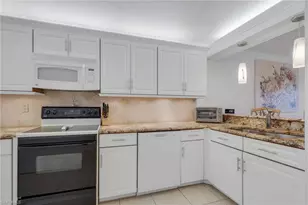 4240 Chantelle Dr, Naples, FL 34112 - Photo 9