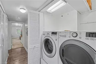 215 Cypress Way E, Naples, FL 34110 - Photo 19