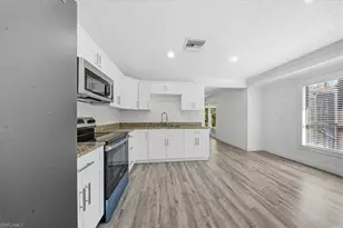 360 Desoto Blvd S, Naples, FL 34117 - Photo 5