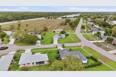 750 Cherry Blossom Ct, Naples, FL 34120 - Photo 33