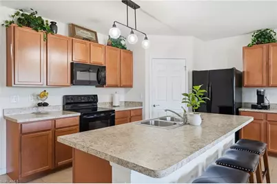 2006 SW 15th Ave, Cape Coral, FL 33991 - Photo 5