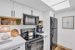 600 Neapolitan Way, Naples, FL 34103 - Photo 13