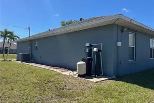 2653 NW 9th St, Cape Coral, FL 33993 - Photo 23
