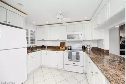 37 High Point Cir E #307, Naples, FL 34103 - Photo 9