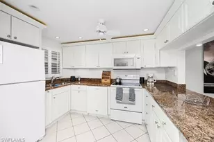 37 High Point Cir E, Naples, FL 34103 - Photo 9