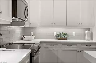 8821 Yucatan Ct, Naples, FL 34112 - Photo 9