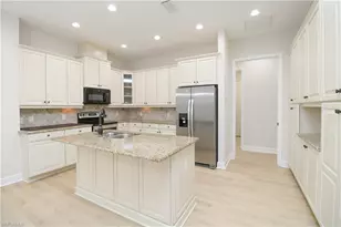 9122 Isla Bella Cir, Bonita Springs, FL 34135 - Photo 7