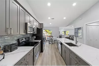 822 Gulf Pavilion Dr #201, Naples, FL 34108 - Photo 11