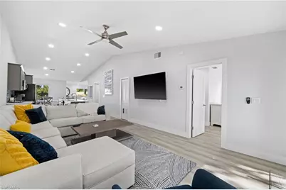 822 Gulf Pavilion Dr #201, Naples, FL 34108 - Photo 15