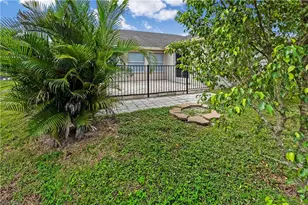 6721 Sloane Pl, Naples, FL 34104 - Photo 23