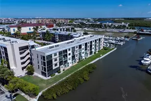805 River Point Dr, Naples, FL 34102 - Photo 3