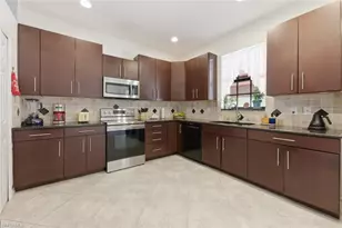 7577 Bristol Cir, Naples, FL 34120 - Photo 11